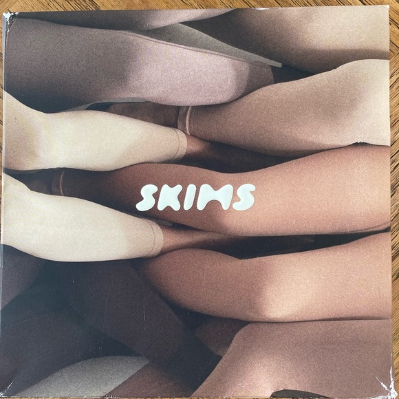 SKIMS SCULPTED LEGGINGS | ONYX - never worn, tried them on & they don’t fit. - Picture 3 of 3